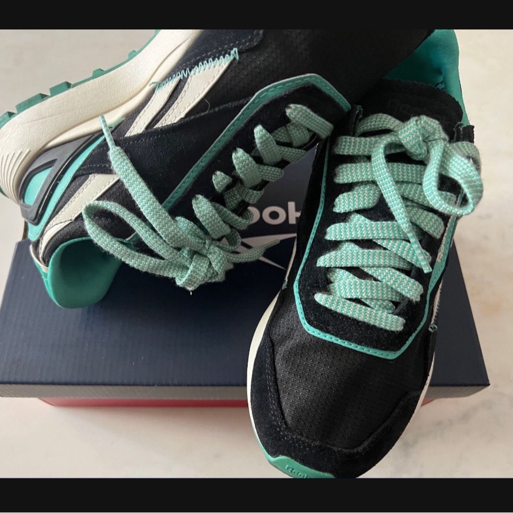 Black/Turquoise Reebok Size 7 - Picture 3 of 3